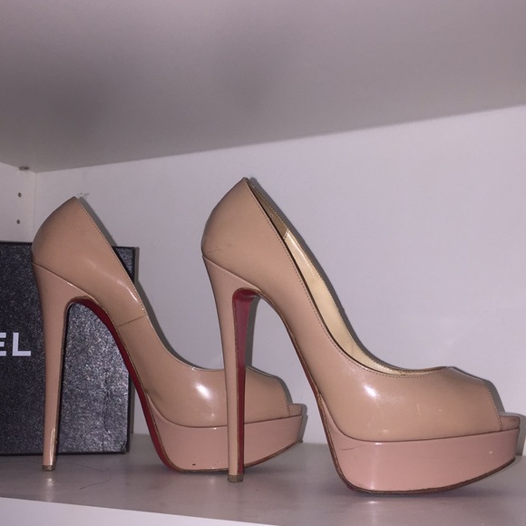 nude peep toe louboutins